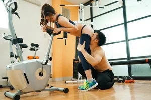 Xin ông chồng đi tập gym, vợ yêu cắm sừng với anh pt