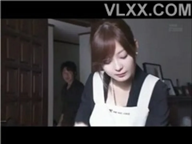 Người chồng đi bàn việc làm ăn, vợ ở nhà bị bạn tình của chị gái cưỡng hiếp
