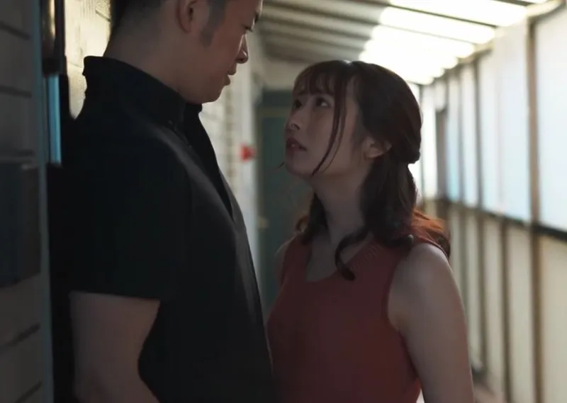 Bà xã mang thai, tôi bị quyến rũ bởi người vợ cạnh bên nhà thường ở nhà một mình